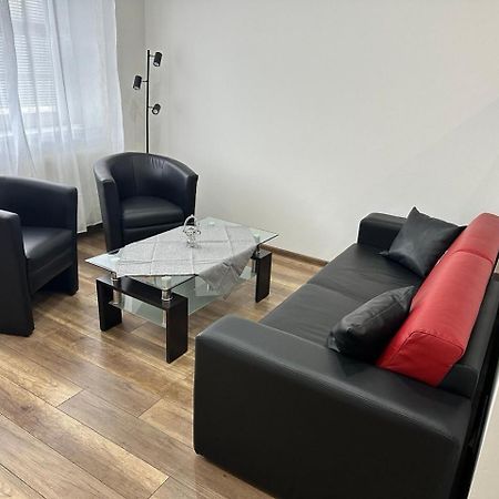 Newly Renovated 2 Rooms Apartment Downtown Nitra Exterior foto
