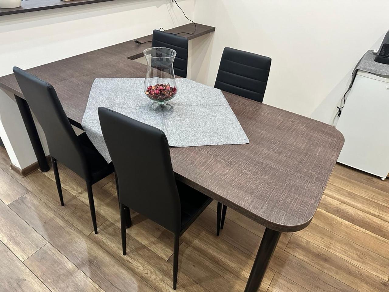 Newly Renovated 2 Rooms Apartment Downtown Nitra Exterior foto