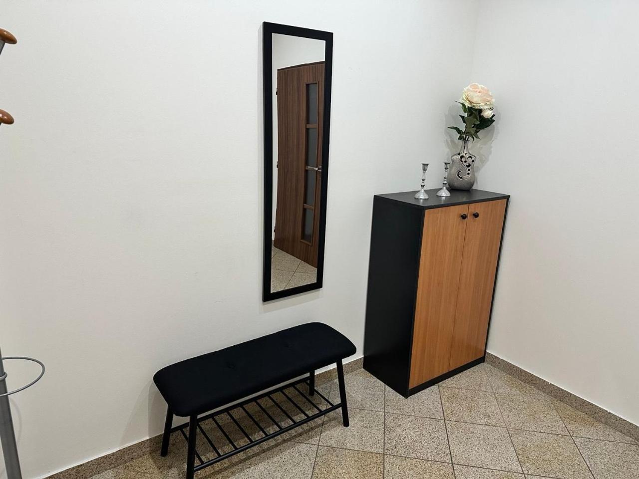 Newly Renovated 2 Rooms Apartment Downtown Nitra Exterior foto